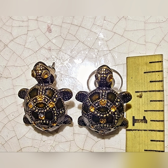 Small olive green and citrine stone turtle earrings - Picture 6 of 6